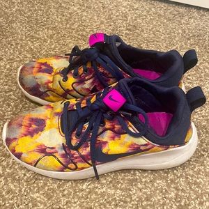 Womens nike tennis shoes